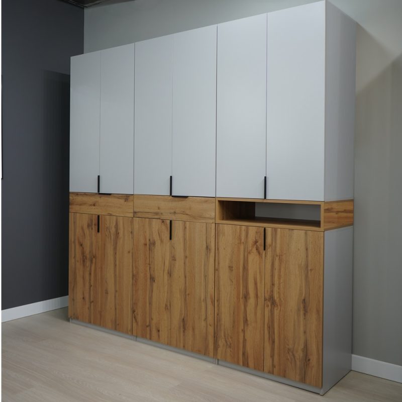 dulap king cu 2 sertare Stejar Gold / Gri cu rafturi si bare de haine PAL 18 mm in camera